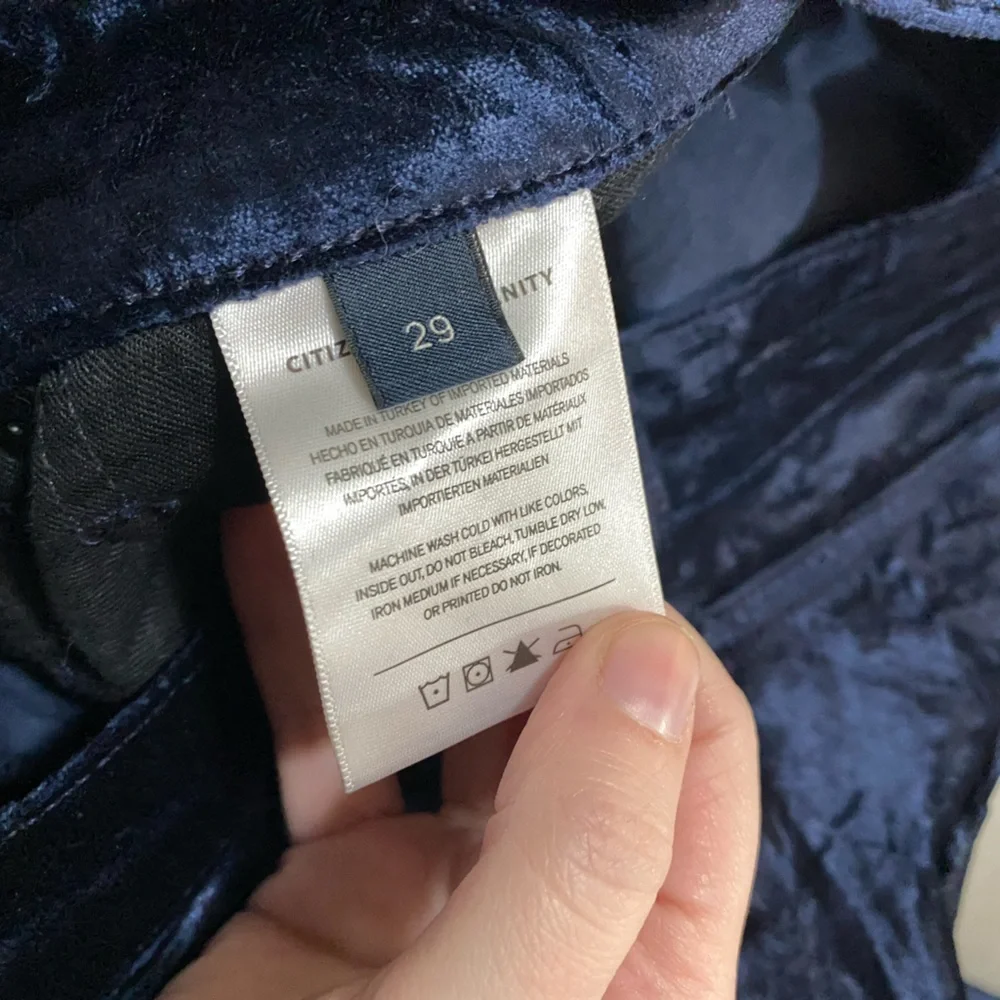 CITIZENS OF HUMANITY isola cropped boot velvet pant in navy velvet 29 - Picture 5 of 11